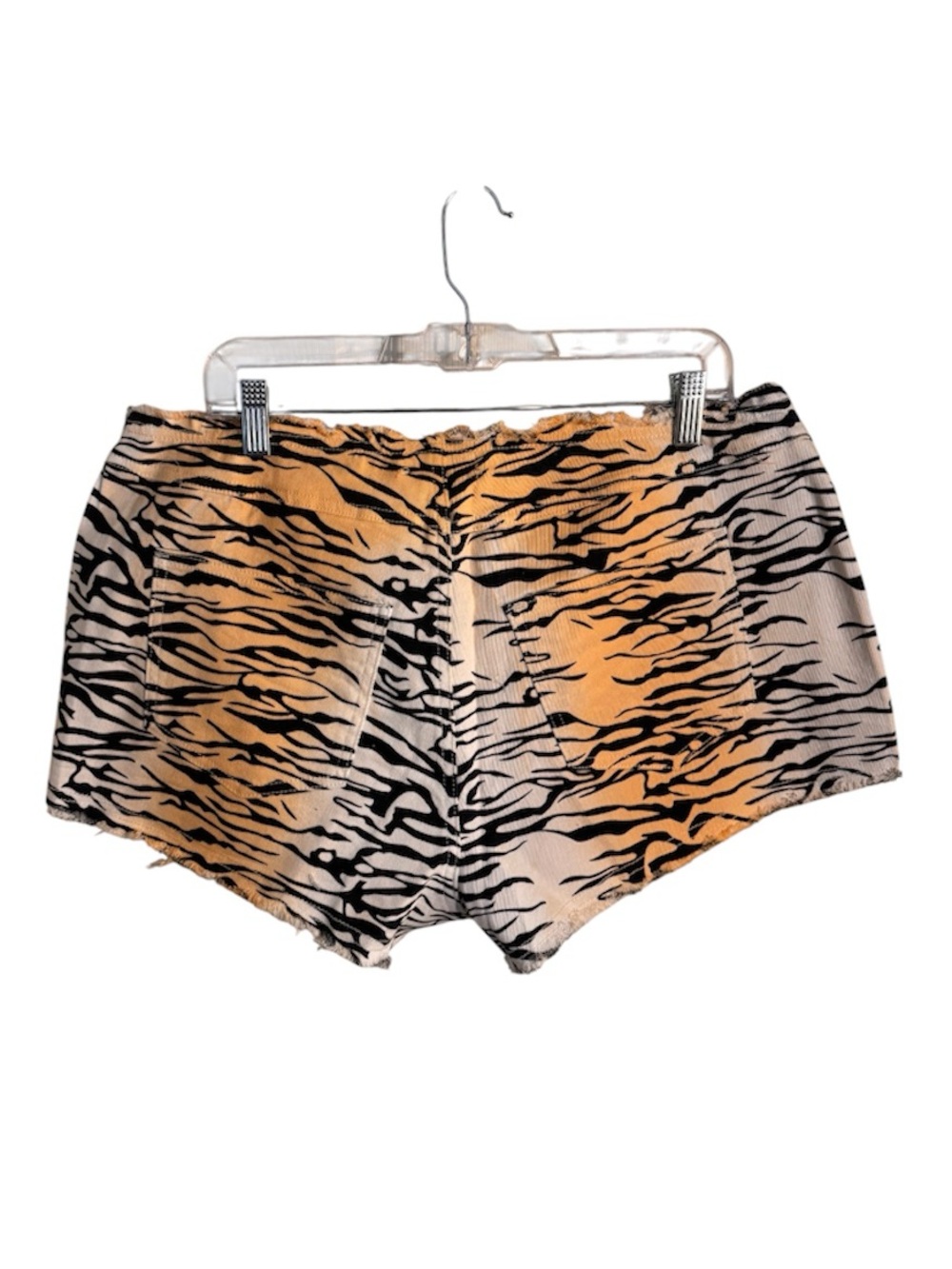 [Fashion Nova] Women’s Animal Print Shorts - Picture 4 of 5